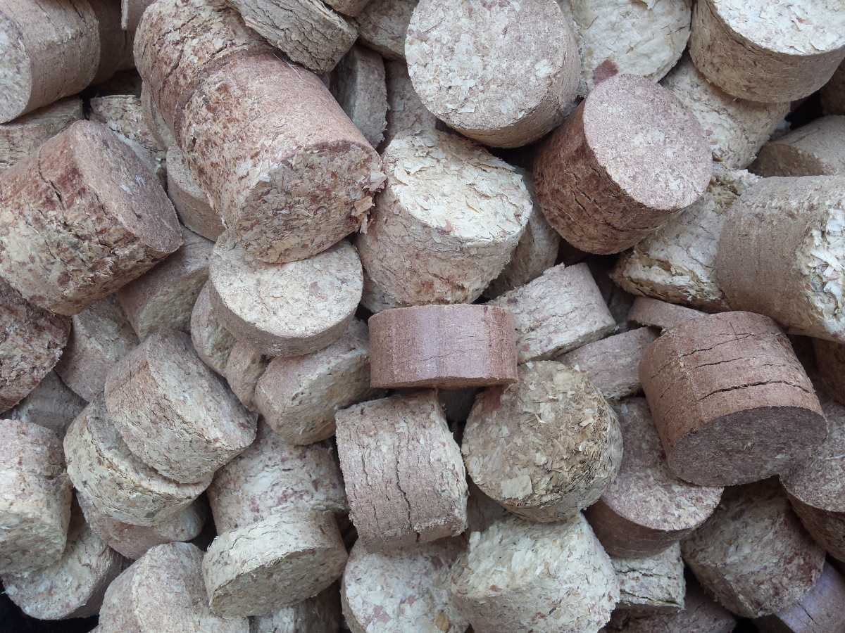 Maken van briketten